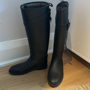 Burberry rain riding boots size 39
